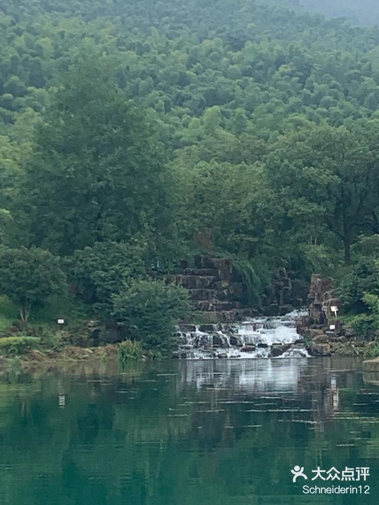 竹尖长廊溶洞小火车