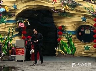 大人、小孩都能游玩，市中心不仅是逛街购物的场所