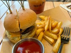 -J Create城市露营咖啡·简餐·宠物(上海动物园店)