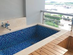 -皇马海口湾海景酒店(万绿园秀英港店)