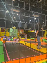 -蹦蹦跳跳(新奥购物中心店)