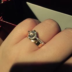 威德钻石-克拉钻专家&D色大本营-威德钻石-克拉钻大本营(南京东路店)