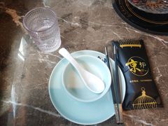 餐具摆设-三人行骨头王火锅(长寿店)