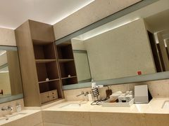 -深圳国际会展中心希尔顿酒店(前海华发冰雪世界店)