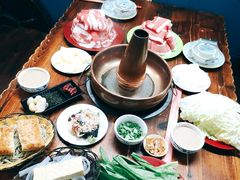 -洞庭洲·防空洞火锅·烧烤·铜锅涮肉(新百广场店)