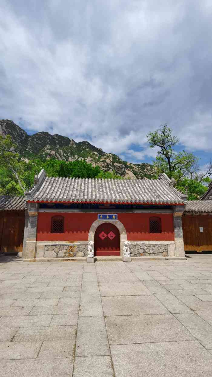 凤凰岭龙泉寺-"龙泉寺来打个卡据说是全国最智能化的寺.