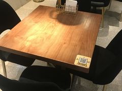 -POKEE VIA&Brunch·维娅(重庆来福士店)