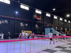 -嘿哟动霸CHUA·新潮玩运动娱乐中心·蹦床滑冰团建乐园
