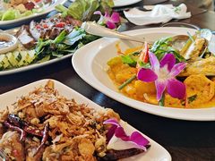 -Chom Cafe and Restaurant