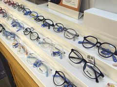 -优医视平价眼镜蔡司依视路折扣工厂店(十里堡店)