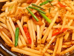 -帅巴人舅母子腊蹄民俗村
