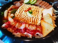 部队火锅-七楽·韩式欢聚餐厅 치르치르(龙泉驿万达店)