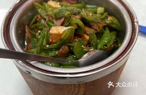 Sichuan-style Preserved Pork in Wooden Bucket Rice