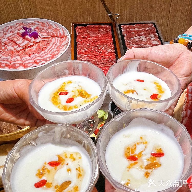 铜锅涮鲜肉[火锅]地道老北京，首选牛羊和