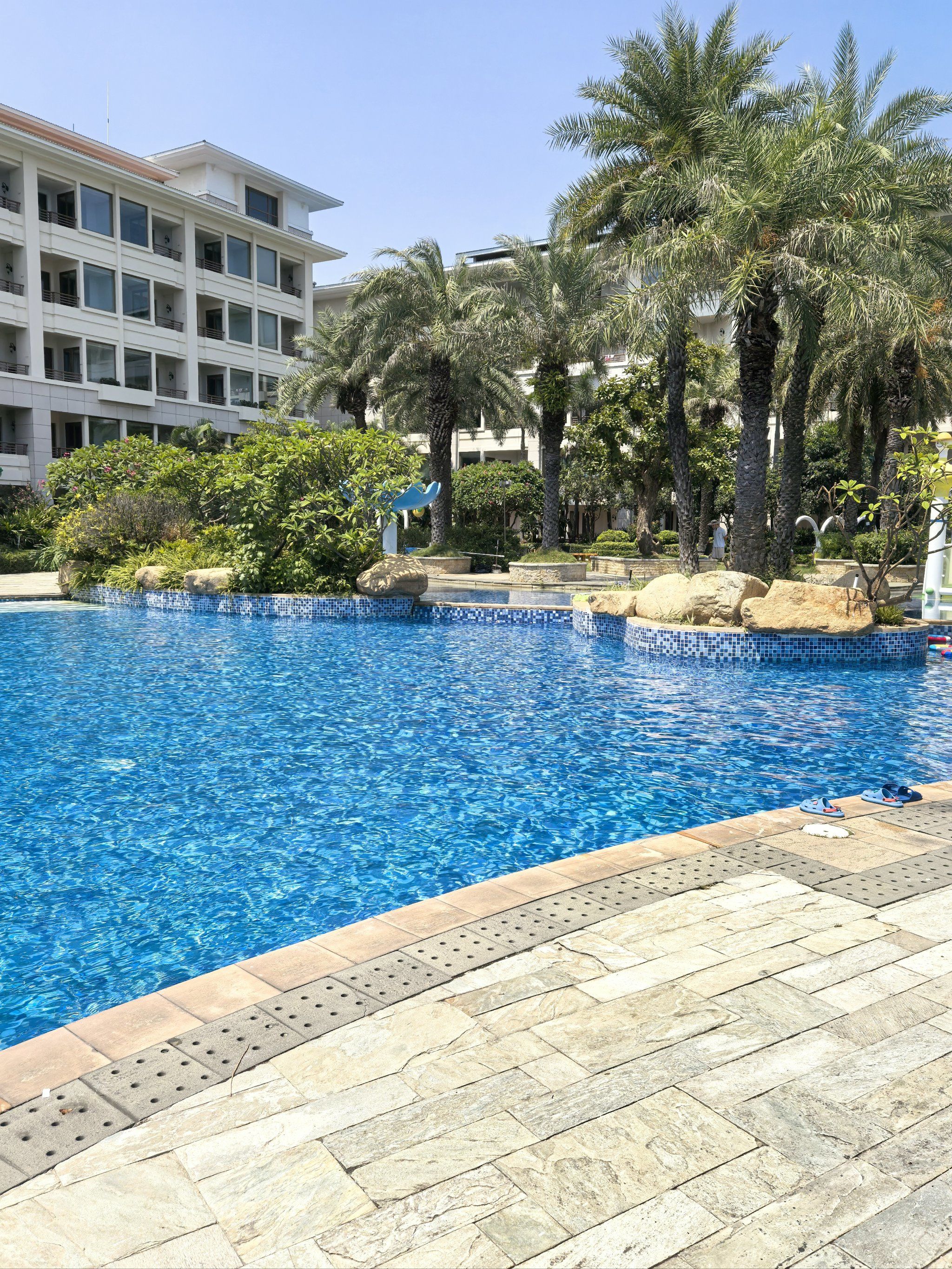 独享蓝色泳池时光