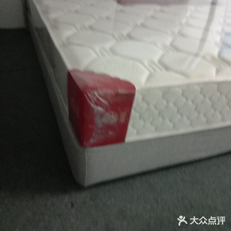 新款布艺床，时尚大方，靠着舒服，五折优惠力度