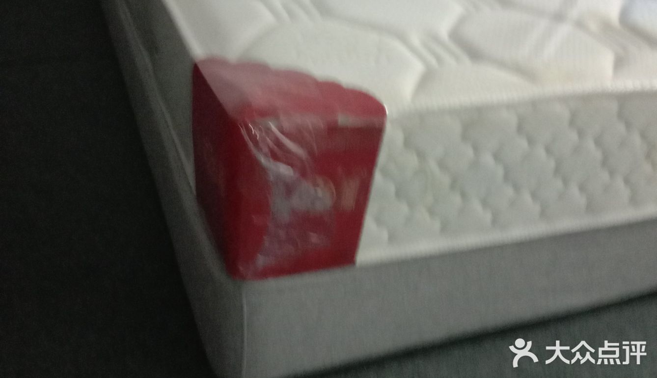 新款布艺床，时尚大方，靠着舒服，五折优惠力度
