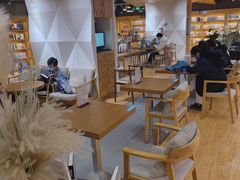 -新华里咖啡书吧(新华书店小寨店)