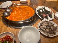-苗伯妈酸汤火锅