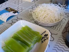 -龙巢盱眙龙虾·鸡煲·烧烤宵夜(坪洲店)