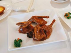 脆皮乳鸽-利苑酒家(合景国际金融广场店)