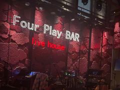 -FOUR PLAY BAR