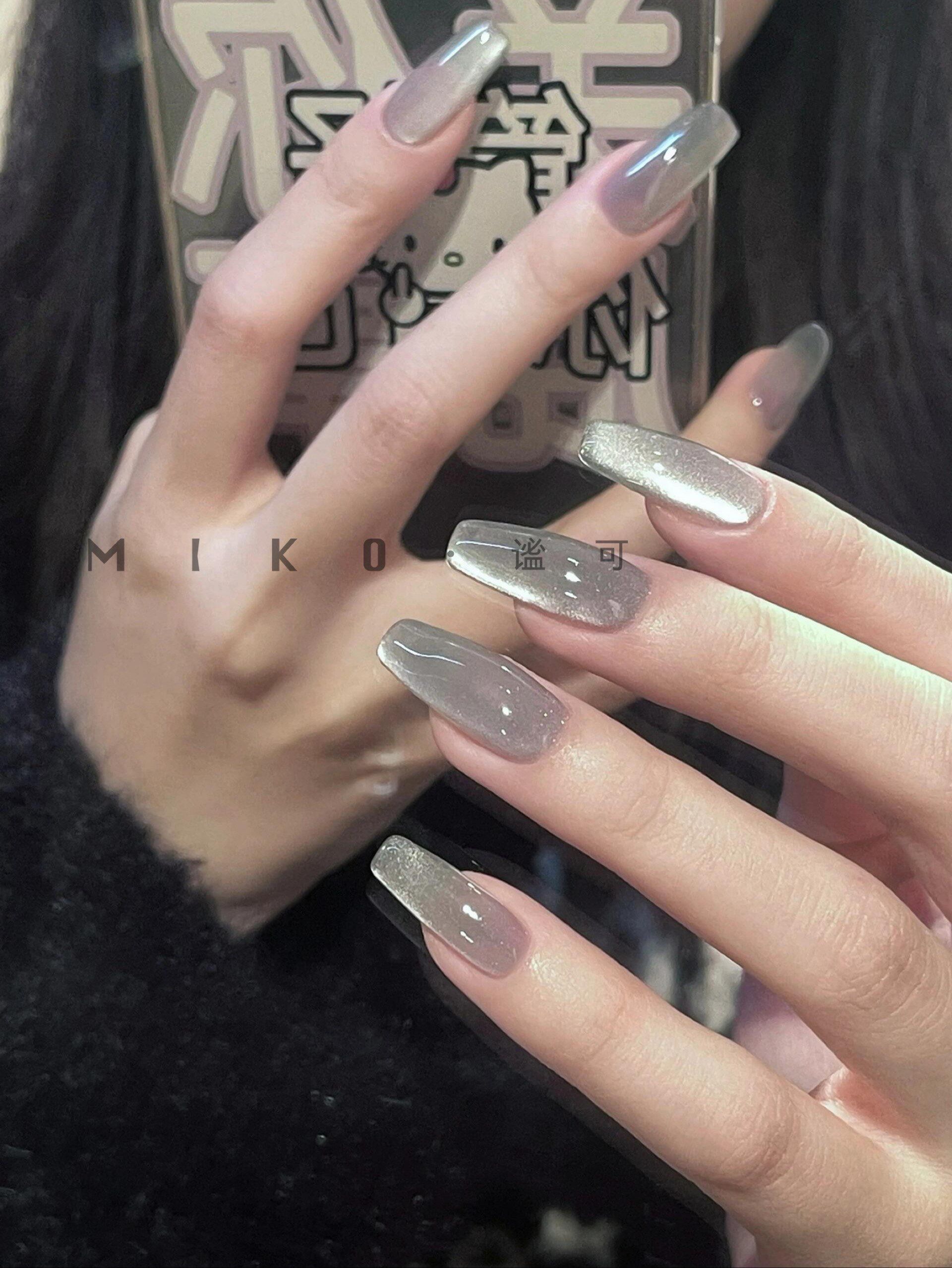 看腻了各种暖色系美甲,冷色系也美到爆