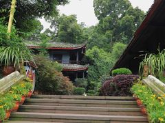 -峨眉山报国寺