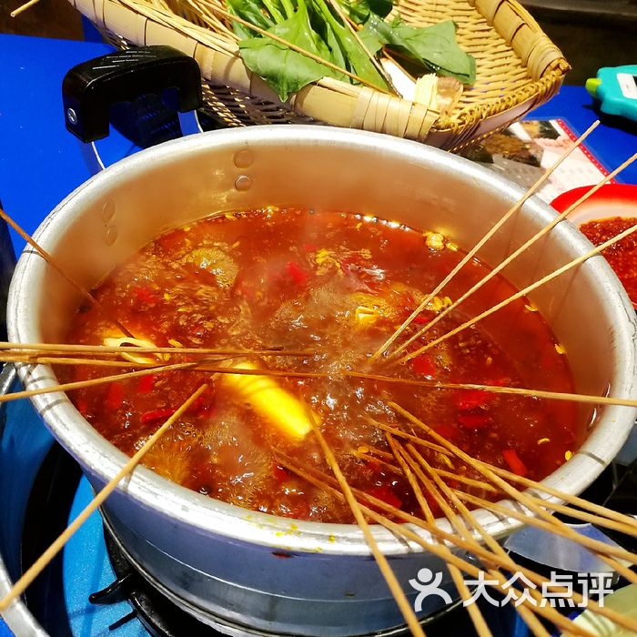 马路边边串串香