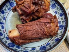 酱骨棒-东北哈尔滨酱骨头馆房掌柜铁锅炖