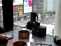 -雍容荟帝王蟹活龙虾展台自助(IFS黑金店)