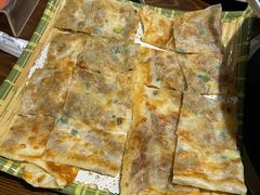 香葱牛肉飞饼-乡土黄·鲜牛肉火锅·小龙虾(兴业街店)