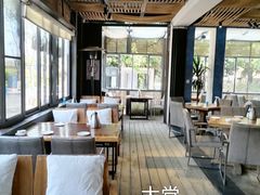 靠窗位-怡得观滇餐厅·地道昆明菜·1996(海埂大坝店)
