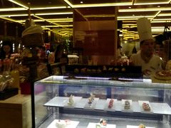 -大中华希尔顿酒店-念自助餐·嗨啤·小龙虾