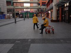 -沃尔玛购物广场-停车场