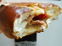 彩椒培根碱水贝果-富贵面包公司(运河店)