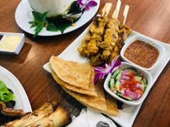 -Chom Cafe and Restaurant