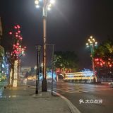 大晚上出来吃宵夜，吃饱喝足