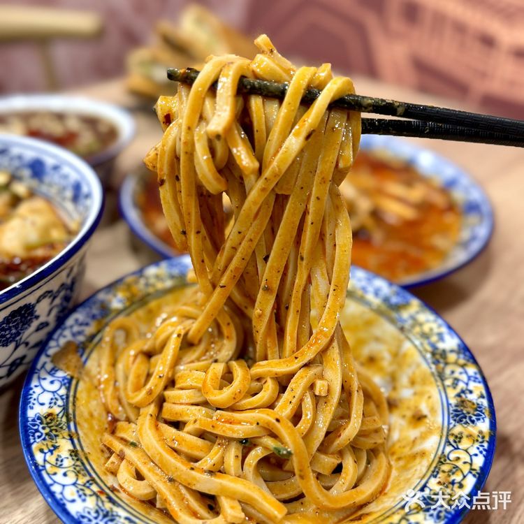 🔥西安吃货秘籍！排队也值的酸汤水饺！ 