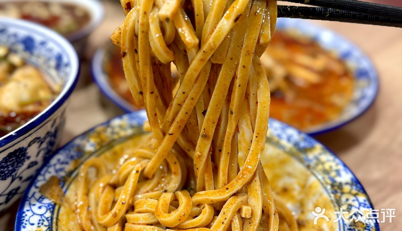 🔥西安吃货秘籍！排队也值的酸汤水饺！ 