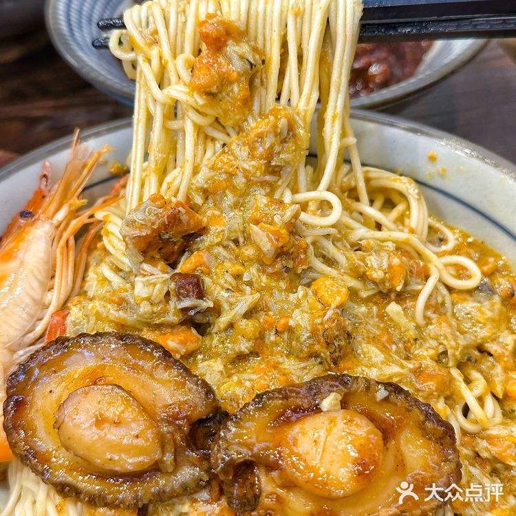 在杭州，西湖边的蟹饭蟹面，好吃到跺脚