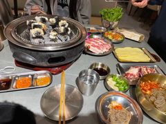 -围炉肉舍•炭烤活鳗•丹东海鲜烤肉(步行街店)