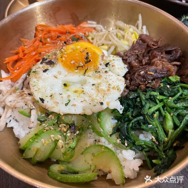 总统府旁有个山洞烤肉？