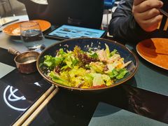藜麦烟熏鸡胸沙拉配百香果油醋汁-鼎鼎西餐厅
