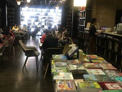 -钟书阁(松江泰晤士小镇店)