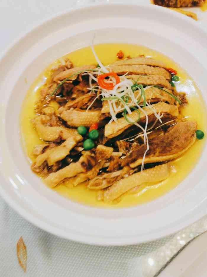 汤记传菜(野生动物园店)-"就餐环境非常差.明明墙上贴着无烟餐厅的标.