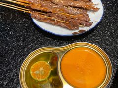 -何妹湿辣牛肉·粤式烧烤砂煲(桂雅路店)
