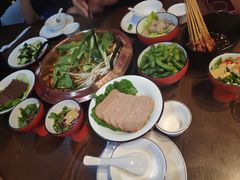 -虾弄弄海派小龙虾·牛羊蝎子火锅