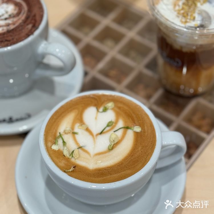 打工人想在这家咖啡的拉花里游泳☕，好喝！