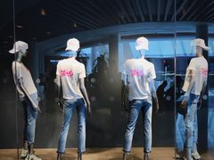 -URBAN REVIVO(高德置地广场·春广场店)